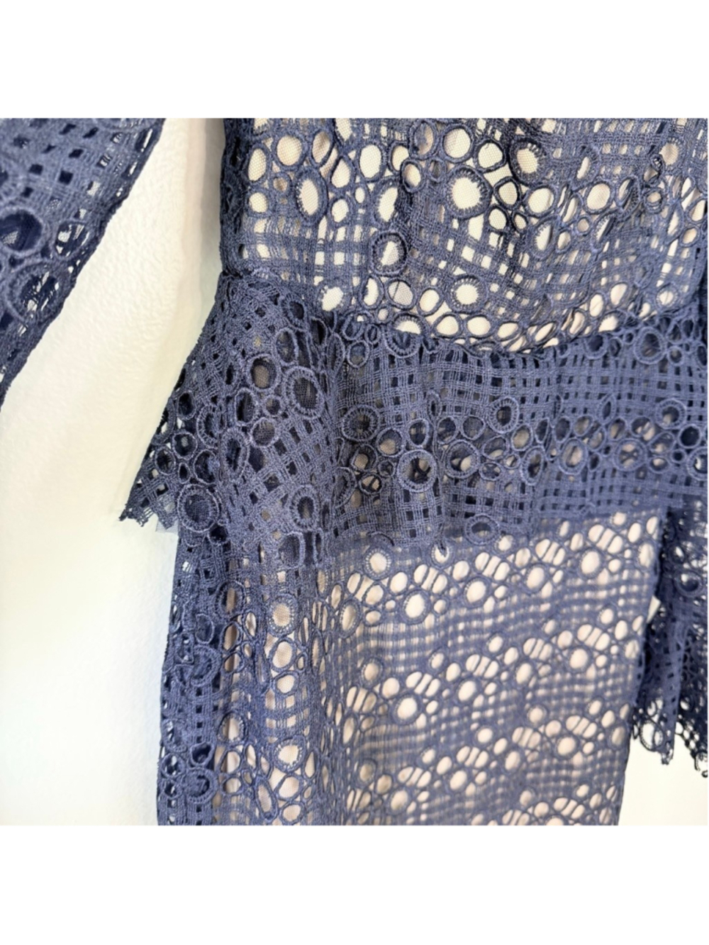 Monique Lhuillier Navy Lace Peplum Long Sleeve Evening Dress Size 10 - Picture 8 of 15